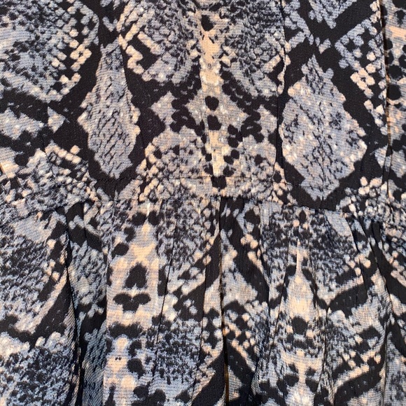 Scoop Black Python Print Ruffle Blouse Size XXL 3X (22) with Tie Front - Picture 7 of 8